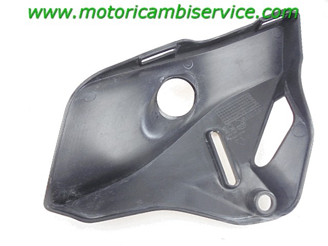 FAIRING LAT?RAL / ATTACHEMENT OEM N. 48211861B PI?CES DE  D'OCCASION  MOTO DUCATI MONSTER 821 (2014 - 2018) D?PLACEMENT 821 cc ANN?E DE CONSTRUCTION  2016