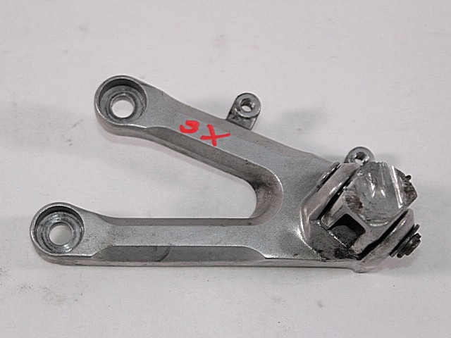 REPOSE-PIEDS AVANT OEM N. 50700MEL000 PI?CES DE  D'OCCASION  MOTO HONDA CBR 1000 RR SC57 (2004 - 2005) D?PLACEMENT 1000 cc ANN?E DE CONSTRUCTION  2005