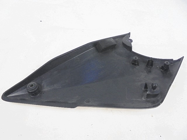 FAIRING LAT?RAL / ATTACHEMENT OEM N. 4721031F01019 PI?CES DE  D'OCCASION  MOTO SUZUKI GSF 600 BANDIT (2000 - 2005) D?PLACEMENT 600 cc ANN?E DE CONSTRUCTION  2003