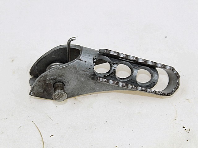 REPOSE-PIEDS AVANT OEM N. 46717729281 PI?CES DE  D'OCCASION  MOTO BMW K25 R 1200 GS (2004 - 2008) D?PLACEMENT 1200 cc ANN?E DE CONSTRUCTION  2004