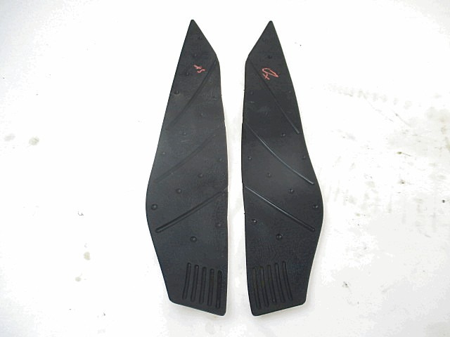 TAPIS DE PIED OEM N. 1B9F748300001B9F74840000 PI?CES DE  D'OCCASION  MOTO YAMAHA X-MAX YP 125 / 250  R ( 2006-2010 ) D?PLACEMENT 125 cc ANN?E DE CONSTRUCTION  2008