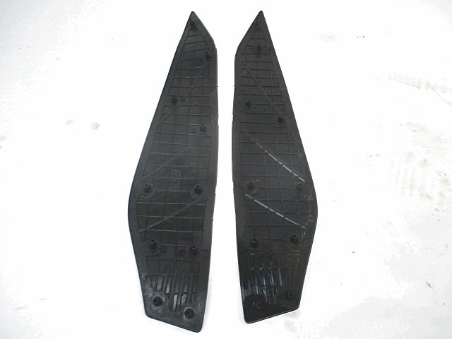 TAPIS DE PIED OEM N. 1B9F748300001B9F74840000 PI?CES DE  D'OCCASION  MOTO YAMAHA X-MAX YP 125 / 250  R ( 2006-2010 ) D?PLACEMENT 125 cc ANN?E DE CONSTRUCTION  2008