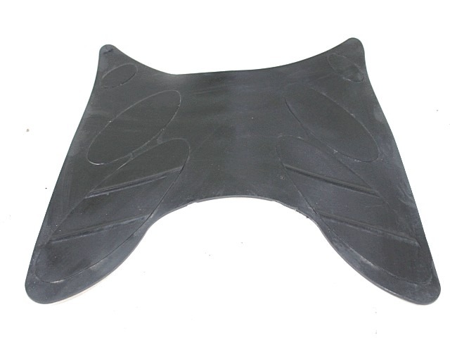 TAPIS DE PIED OEM N.  PI?CES DE  D'OCCASION  MOTO TGB DYNASTY 150 D?PLACEMENT 150 cc ANN?E DE CONSTRUCTION  2005