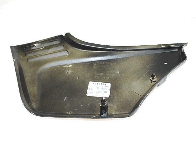 FAIRING LAT?RAL / ATTACHEMENT OEM N. 83600-438  PI?CES DE  D'OCCASION  MOTO HONDA CB 750 F RC04 (1980 - 1984) D?PLACEMENT 750 cc ANN?E DE CONSTRUCTION  1981