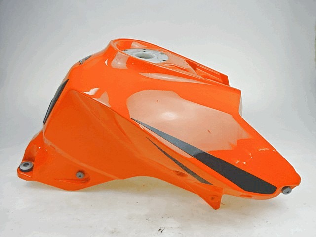 PIECES DE RESERVOIR A CARBURANT OEM N. 61307013044EBA PI?CES DE  D'OCCASION  MOTO KTM 1290 SUPER DUKE R ABS (2014 - 2016) D?PLACEMENT 1290 cc ANN?E DE CONSTRUCTION  2015