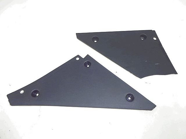 FAIRING LAT?RAL / ATTACHEMENT OEM N. 46012481A  PI?CES DE  D'OCCASION  MOTO DUCATI 848/1098/1198 (2009 - 2012) D?PLACEMENT 1198 cc ANN?E DE CONSTRUCTION  2011