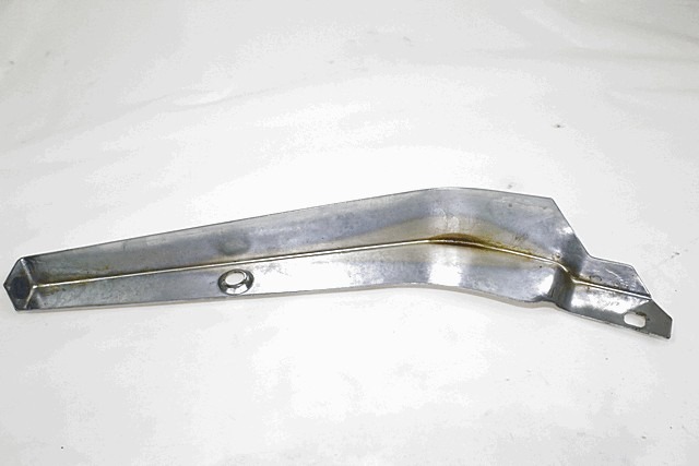 FAIRING LAT?RAL / ATTACHEMENT OEM N. GU32459160 PI?CES DE  D'OCCASION  MOTO MOTO GUZZI NEVADA 750 CLASSIC ( 2004 - 2015 ) D?PLACEMENT 750 cc ANN?E DE CONSTRUCTION  2008