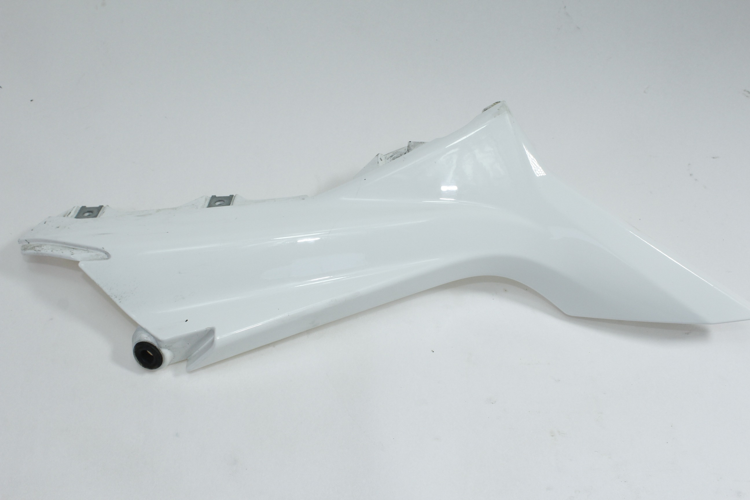 FAIRING LAT?RAL / ATTACHEMENT OEM N. 80G0B6321 PI?CES DE  D'OCCASION  MOTO MV AGUSTA BRUTALE 800 (2012 - 2016) D?PLACEMENT 800 cc ANN?E DE CONSTRUCTION  2013