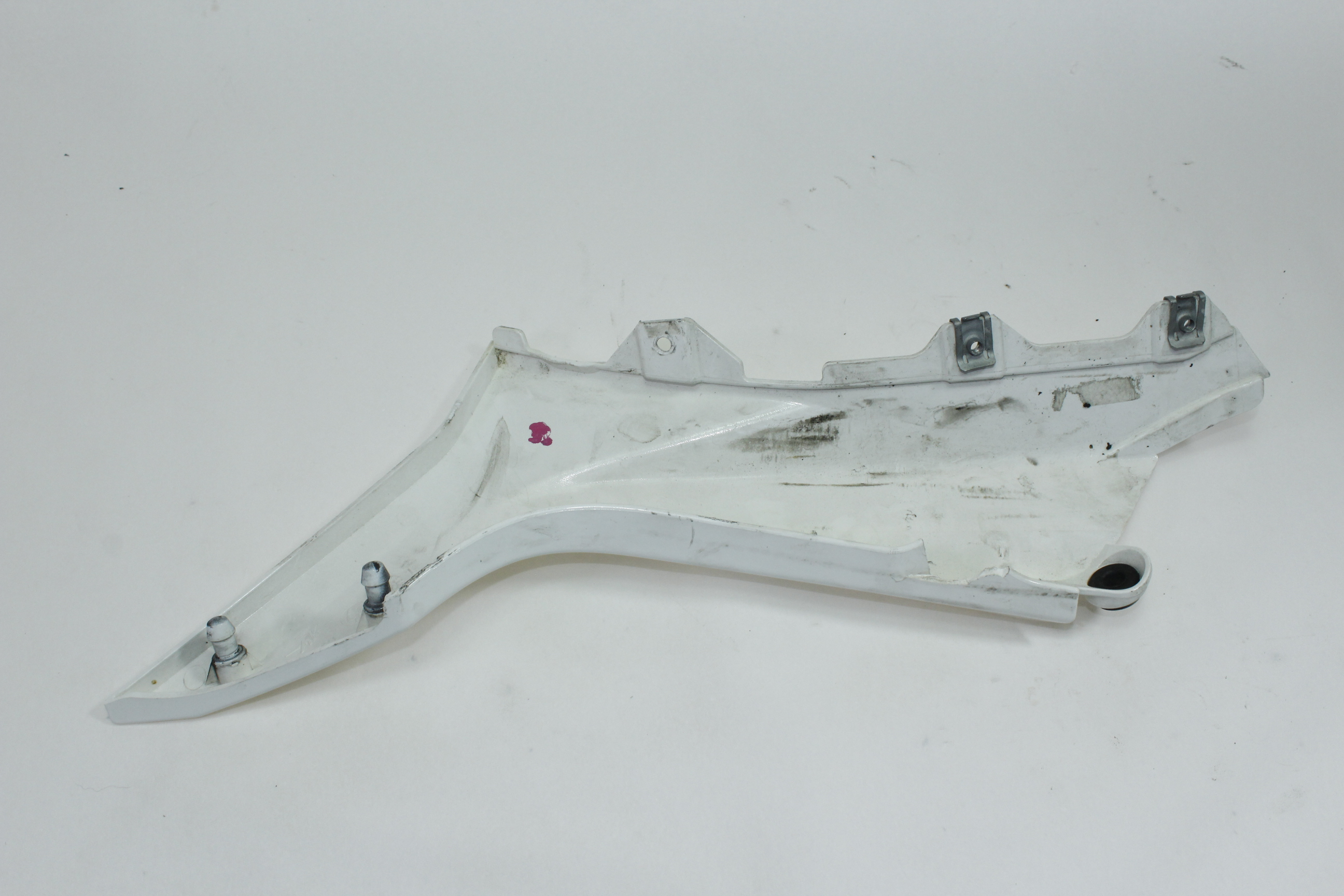 FAIRING LAT?RAL / ATTACHEMENT OEM N. 80G0B6321 PI?CES DE  D'OCCASION  MOTO MV AGUSTA BRUTALE 800 (2012 - 2016) D?PLACEMENT 800 cc ANN?E DE CONSTRUCTION  2013