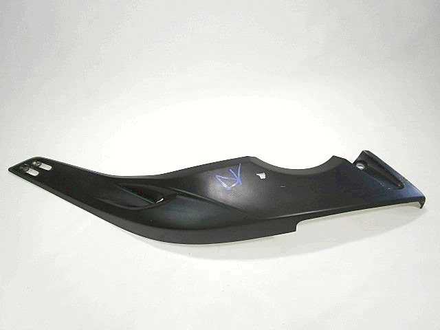 CARENAGE LATERALE OEM N. 5GJ2172W0133  PI?CES DE  D'OCCASION  MOTO YAMAHA T-MAX XP 500 ( 2004 - 2007 )  D?PLACEMENT 500 cc ANN?E DE CONSTRUCTION  2004