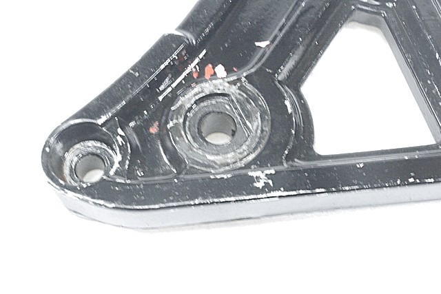 REPOSE-PIEDS AVANT OEM N. 50700KE8000  PI?CES DE  D'OCCASION  MOTO HONDA VF 400 (1983 - 1986) D?PLACEMENT 400 cc ANN?E DE CONSTRUCTION