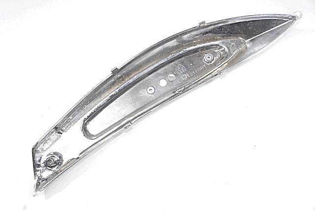 MOULURES / OUTLINES OEM N. CM016901000C PI?CES DE  D'OCCASION  MOTO Piaggio Beverly Tourer 300 (2009/2011) D?PLACEMENT 300 cc ANN?E DE CONSTRUCTION  2010