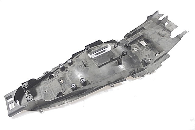 FENDER ARRI?RE / SOUS SI?GE OEM N. 350220048 PI?CES DE  D'OCCASION  MOTO KAWASAKI GTR 1400 ABS (2010 - 2014) D?PLACEMENT 1400 cc ANN?E DE CONSTRUCTION  2013