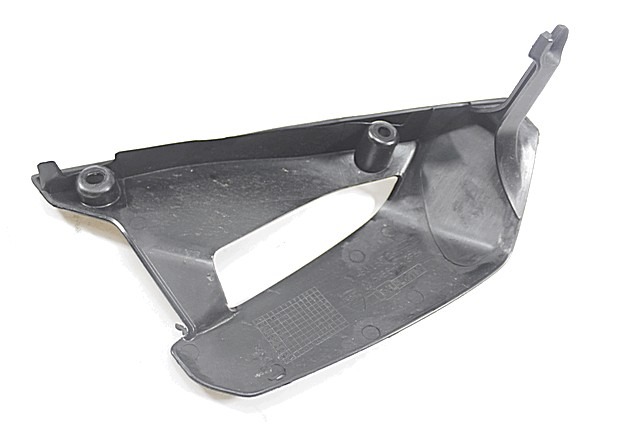 FAIRING LAT?RAL / ATTACHEMENT OEM N. 48018672A PI?CES DE  D'OCCASION  MOTO DUCATI MONSTER 797 (2017 - 2018) D?PLACEMENT 797 cc ANN?E DE CONSTRUCTION  2017