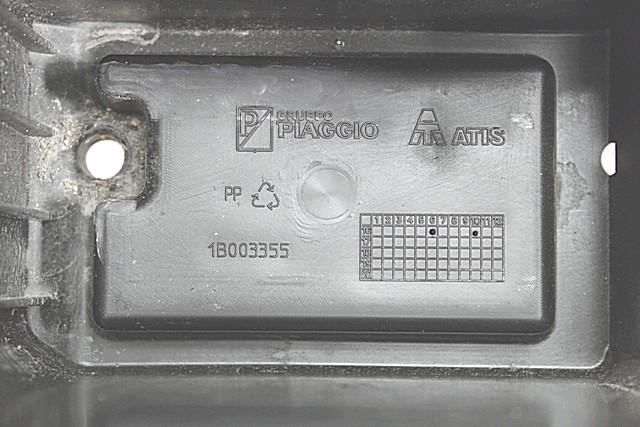 SUPPORT DE BATTERIE OEM N. 1B003355 PI?CES DE  D'OCCASION  MOTO PIAGGIO VESPA GTS 125 ABS (2017 - 2018) D?PLACEMENT 125 cc ANN?E DE CONSTRUCTION  2017