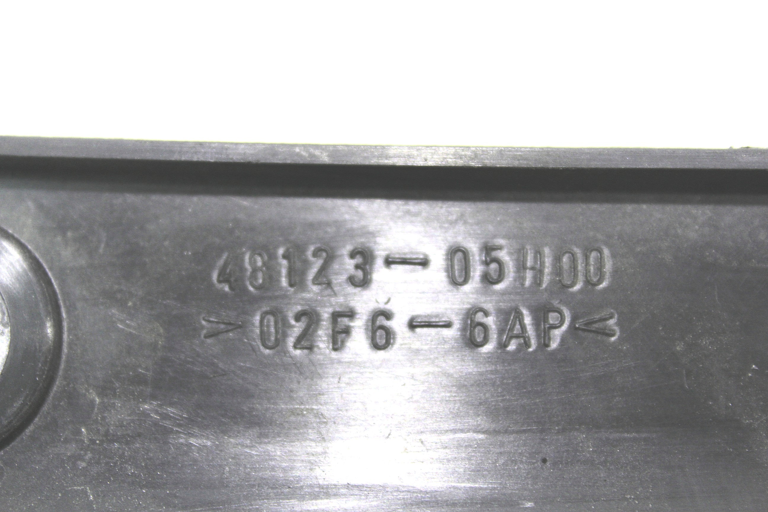 REPOSE-PIEDS OEM N. 4812305H00 PI?CES DE  D'OCCASION  MOTO SUZUKI BURGMAN AN 400 (2008-2013)  D?PLACEMENT 400 cc ANN?E DE CONSTRUCTION  2013