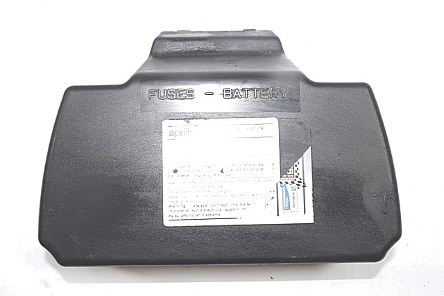 SUPPORT DE BATTERIE OEM N. AP8258171 PI?CES DE  D'OCCASION  MOTO APRILIA SCARABEO 100 4T (2002 - 2006) D?PLACEMENT 100 cc ANN?E DE CONSTRUCTION  2002