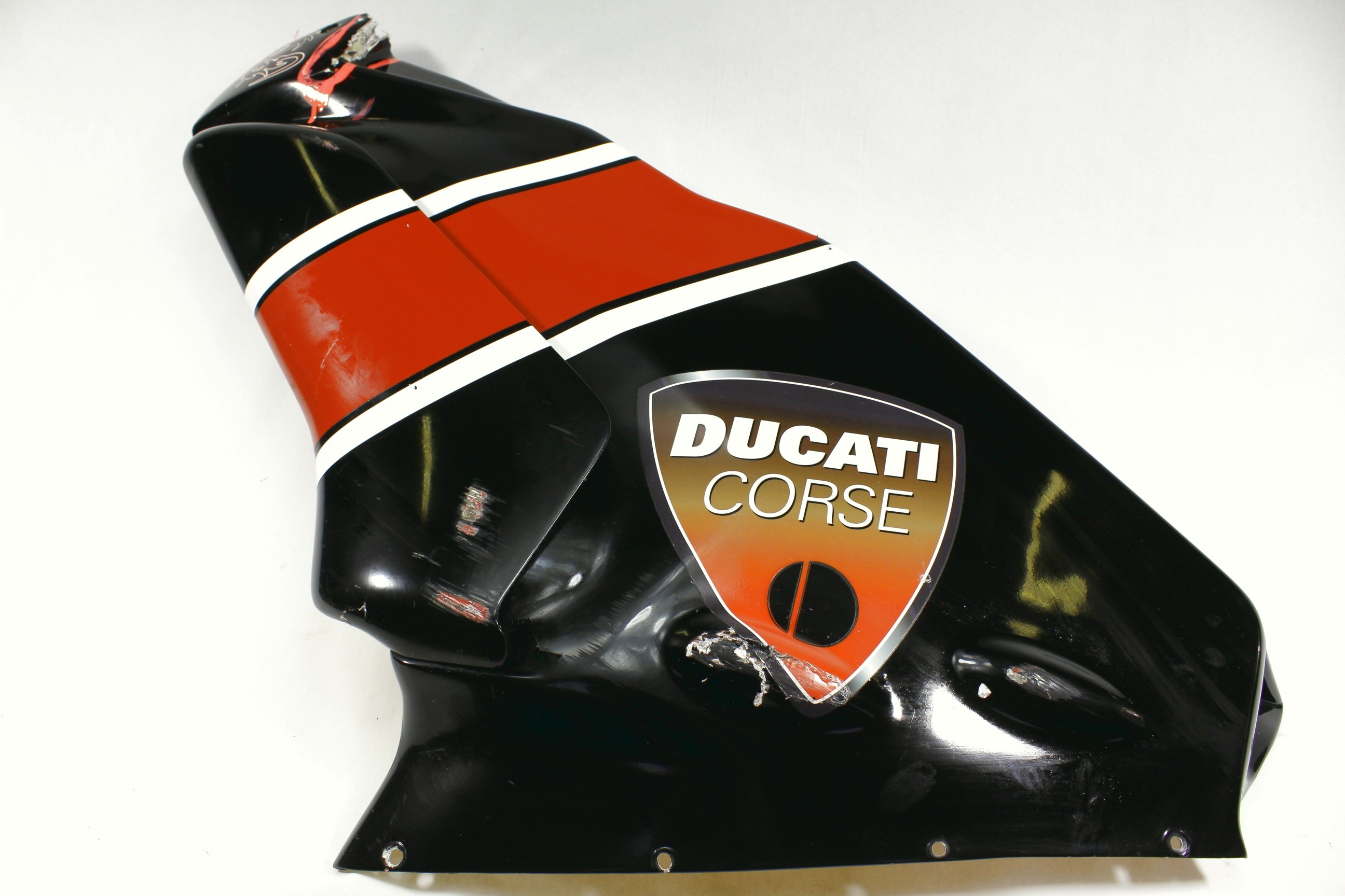 FAIRING LAT?RAL / ATTACHEMENT OEM N. 48031821C PI?CES DE  D'OCCASION  MOTO DUCATI 749 (2003 - 2007) D?PLACEMENT 750 cc ANN?E DE CONSTRUCTION  2005