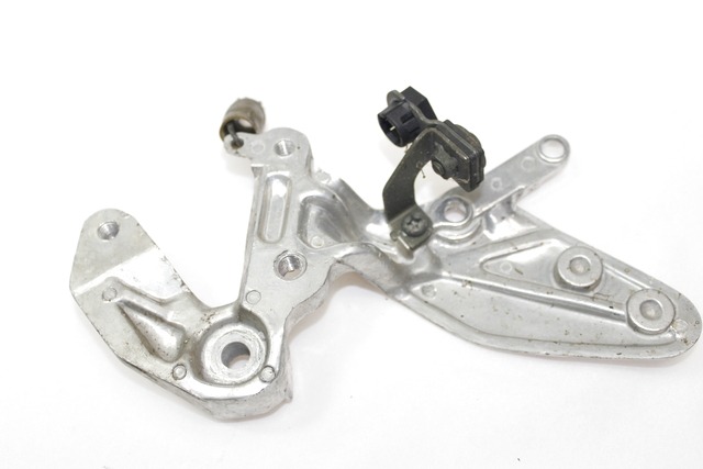 REPOSE-PIEDS AVANT OEM N. 4FM274430200 PI?CES DE  D'OCCASION  MOTO YAMAHA YZF 600 R THUNDERCAT (1996 - 2004) D?PLACEMENT 600 cc ANN?E DE CONSTRUCTION