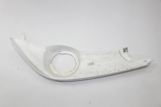 FAIRING LAT?RAL / ATTACHEMENT OEM N. 46637720616 PI?CES DE  D'OCCASION  MOTO BMW K73 F 800 R (2005 - 2019) D?PLACEMENT 800 cc ANN?E DE CONSTRUCTION  2009