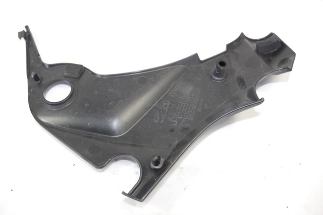 FAIRING LAT?RAL / ATTACHEMENT OEM N. 140911585 PI?CES DE  D'OCCASION  MOTO KAWASAKI ER-6 (2009 - 2011) D?PLACEMENT 650 cc ANN?E DE CONSTRUCTION  2013