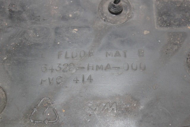 TAPIS DE PIED OEM N. 64321-HMA-000 64322-HMA-000 PI?CES DE  D'OCCASION  MOTO SANYANG SYM JOY-MAX (2008 - 2013) D?PLACEMENT 300 cc ANN?E DE CONSTRUCTION  2014