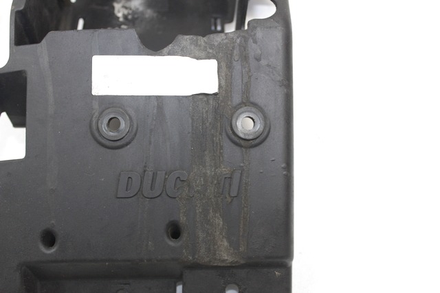 SUPPORT DE BATTERIE OEM N. 82914191A PI?CES DE  D'OCCASION  MOTO DUCATI 749 (2003 - 2007) D?PLACEMENT 749 cc ANN?E DE CONSTRUCTION  2003