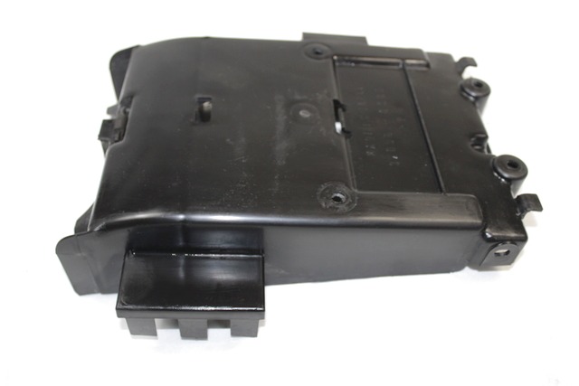 FENDER ARRI?RE / SOUS SI?GE OEM N.  PI?CES DE  D'OCCASION  MOTO KAWASAKI Z 750 ( 2003 - 2006 ) D?PLACEMENT 750 cc ANN?E DE CONSTRUCTION  2004