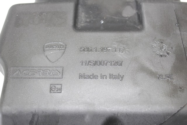 PIECES DE RESERVOIR A CARBURANT OEM N. 58611971C PI?CES DE  D'OCCASION  MOTO DUCATI HYPERMOTARD ( 2013 - 2018 ) D?PLACEMENT 939 cc ANN?E DE CONSTRUCTION  2017