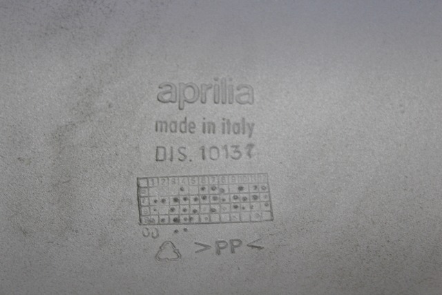 FAIRING ARRI?RE OEM N. AP8249922 PI?CES DE  D'OCCASION  MOTO APRILIA SR 150 (1999 - 2002) D?PLACEMENT 150 cc ANN?E DE CONSTRUCTION  2000