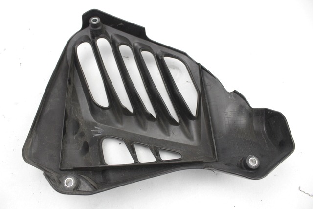 RADIATOR FAIRING / PROTECTION OEM N. 2DPE246700 PI?CES DE  D'OCCASION  MOTO YAMAHA N-MAX GDP125 (2015 - 2017) D?PLACEMENT 125 cc ANN?E DE CONSTRUCTION  2016