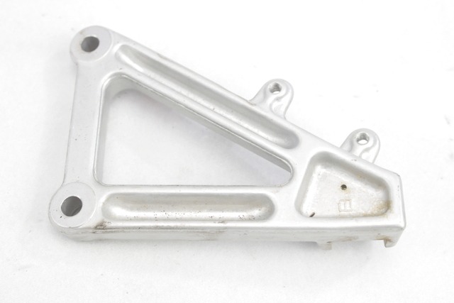 REPOSE-PIEDS AVANT OEM N. 82410431A PI?CES DE  D'OCCASION  MOTO DUCATI SUPERSPORT 750 (1999 - 2002) D?PLACEMENT 750 cc ANN?E DE CONSTRUCTION  2004