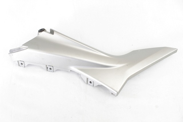 FAIRING LAT?RAL / ATTACHEMENT OEM N. 80D0B6320 PI?CES DE  D'OCCASION  MOTO MV AGUSTA BRUTALE 800 (2012 - 2016) D?PLACEMENT 800 cc ANN?E DE CONSTRUCTION  2014