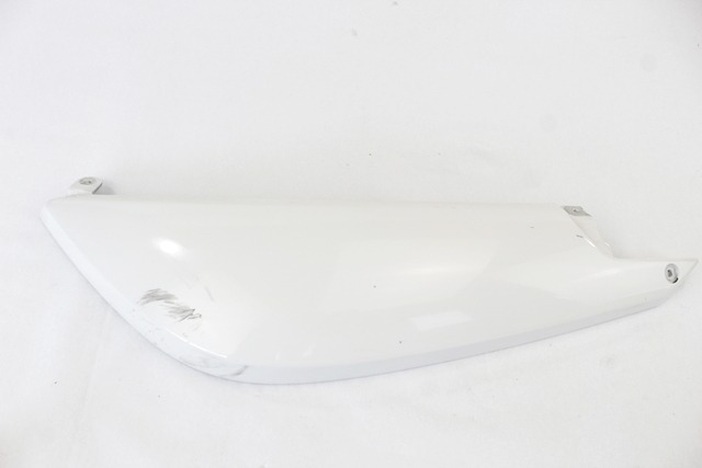 FAIRING LAT?RAL / ATTACHEMENT OEM N. 46637720619 PI?CES DE  D'OCCASION  MOTO BMW K73 F 800 R (2005 - 2019) D?PLACEMENT 800 cc ANN?E DE CONSTRUCTION  2009