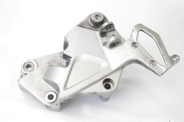 REPOSE-PIEDS AVANT OEM N. 46717684320 PI?CES DE  D'OCCASION  MOTO BMW K73 F 800 R (2005 - 2019) D?PLACEMENT 800 cc ANN?E DE CONSTRUCTION  2009