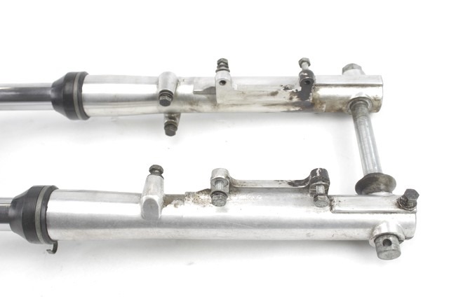 KIT D'ESSIEU AVANT OEM N.  PI?CES DE  D'OCCASION  MOTO DUCATI SPORT 500 DESMO (1976 - 1984) D?PLACEMENT 500 cc ANN?E DE CONSTRUCTION