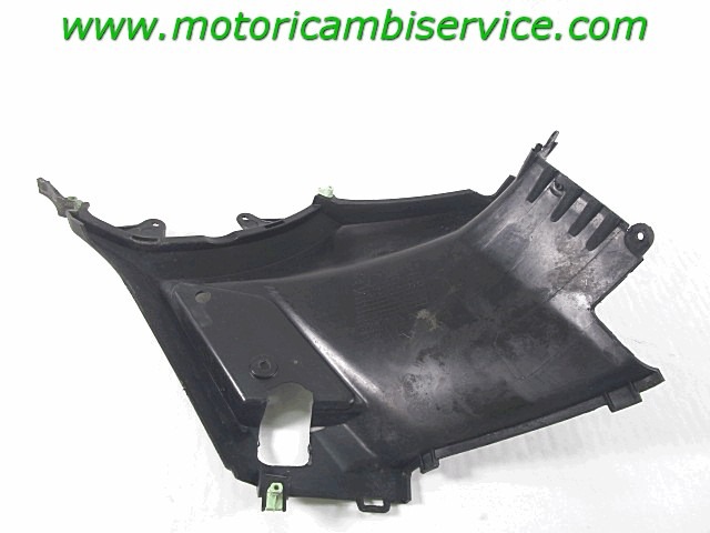 CARENAGE LATERALE OEM N. 1-001-515-326 PI?CES DE  D'OCCASION  MOTO PEUGEOT KISBEE 50 4t (2010 - 2017) D?PLACEMENT 50 cc ANN?E DE CONSTRUCTION  2013