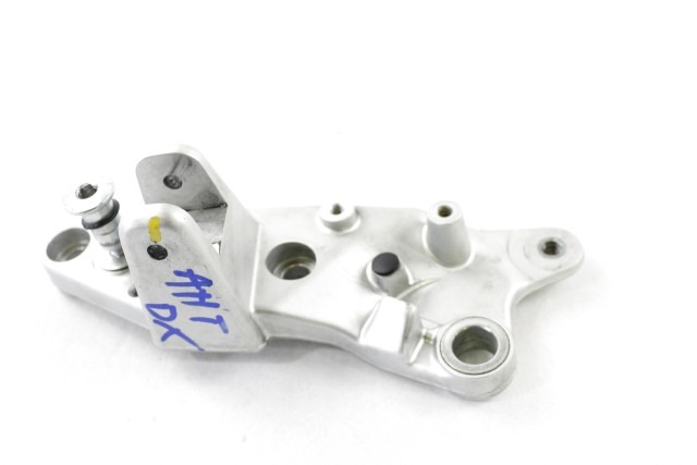 DUCATI MULTISTRADA 950 S 82422522AA STAFFA PEDANA ANTERIORE DESTRA 19 - 20 FRONT RIGHT FOOTREST HOLDER 82432521A