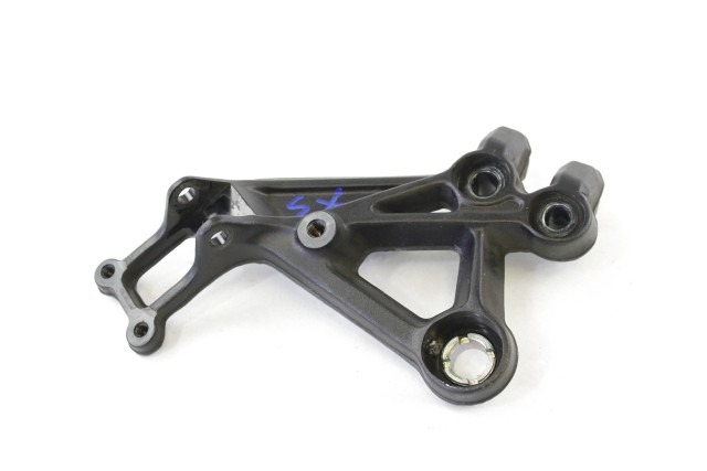 KTM 125 DUKE 93003038000 STAFFA PEDANA ANTERIORE SINISTRA 17 - 20 FRONT LEFT FOOTREST HOLDER