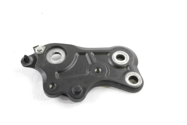 YAMAHA MT-07 1WS274A40000 ADATTATORE STAFFA PEDANA DESTRA RM17 17 - 18 RIGHT FOOTREST ADAPTER BRACKET