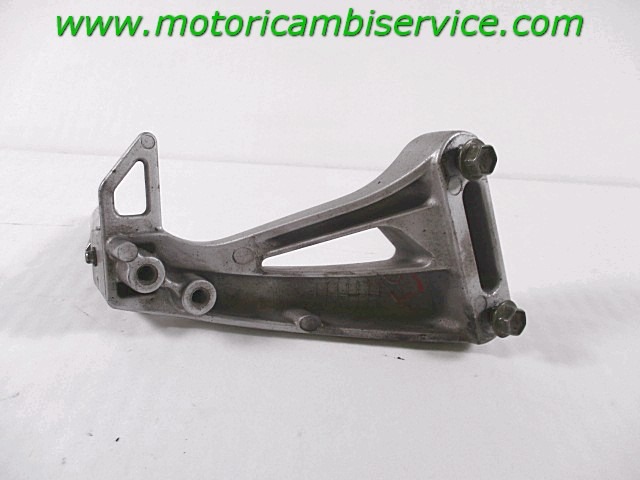 REPOSE-PIEDS AVANT OEM N. 4370019F00 PI?CES DE  D'OCCASION  MOTO SUZUKI SV 650 / SV 650 S (1999 - 2002) D?PLACEMENT 650 cc ANN?E DE CONSTRUCTION  2000