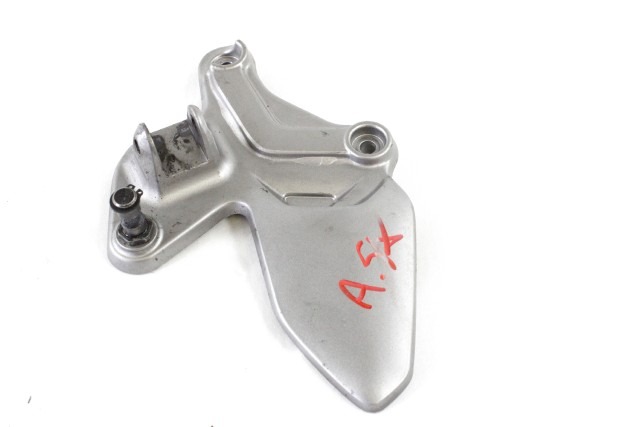 SUZUKI SV 650 4352118K00 STAFFA PEDANA ANTERIORE SINISTRA WCX0 16 - 22 FRONT LEFT FOOTREST HOLDER LEGGERI SEGNI DI USURA