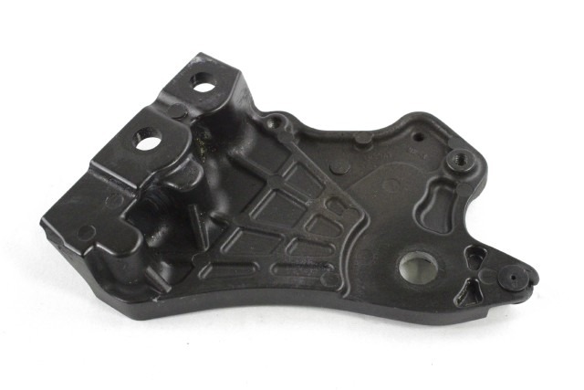 YAMAHA MT-07 B34274A30000 ADATTATORE STAFFA PEDANA SINISTRA RM18 19 - 20 LEFT FOOTREST BRACKET ADAPTER