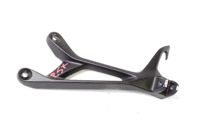 SUZUKI GSX S 750 4382108J00YAP STAFFA PEDANA POSTERIORE SINISTRA WC52 17 - 20 REAR LEFT FOOTREST HOLDER CON GRAFFIO