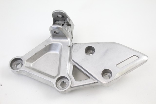 HONDA CBR 650 R 50600MKND50 STAFFA PEDANA ANTERIORE DESTRA RH01 19 - 20 FRONT RIGHT FOOTREST HOLDER