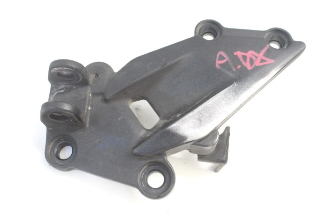 KAWASAKI NINJA 250 R 35063038618R STAFFA PEDANA ANTERIORE DESTRA EX250K 07 - 13 FRONT RIGHT FOOTREST HOLDER