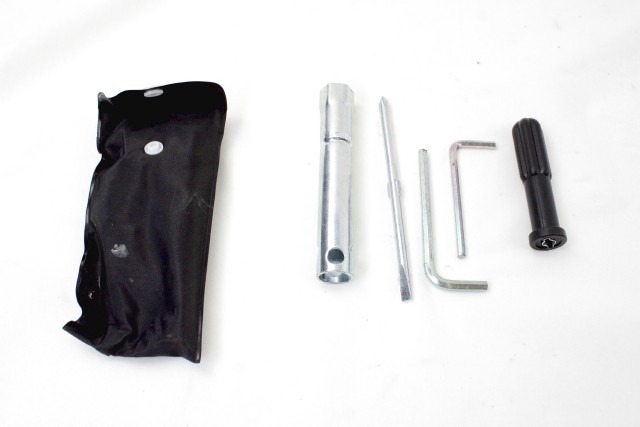 SUZUKI GSX S 125 ATTREZZI IN DOTAZIONE WDL0 22 - 24 TOOL KIT