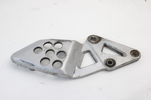 SUZUKI RF 900 R 4352121E00 STAFFA PEDANA ANTERIORE SINISTRA 94 - 97 FRONT LEFT FOOTREST HOLDER