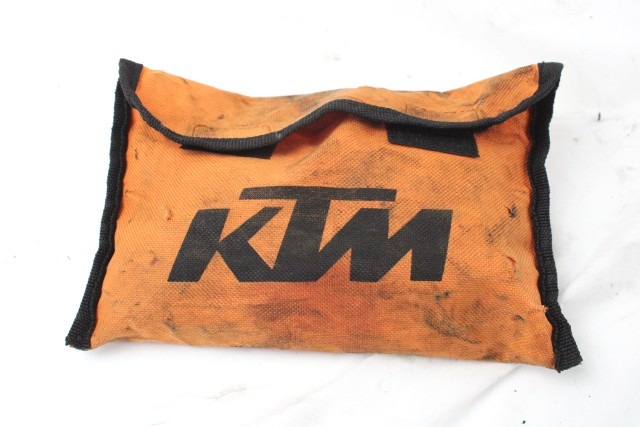 KTM 1290 SUPER DUKE R ATTREZZI IN DOTAZIONE 17 - 18 TOOL KIT