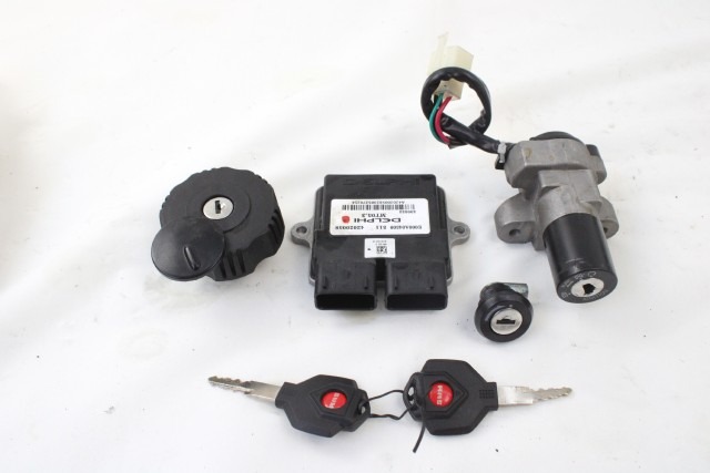 SWM SM 125 R 10000784 E000A04509 KIT CHIAVI ECU ACCENSIONE 22 - 24 KEY LOCK ECU KIT CHIAVE LEGGERMENTE PIEGATA